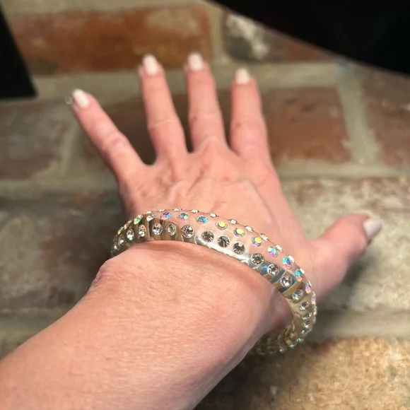 Vintage Lucite Bangle Bracelet - Picture 6 of 13